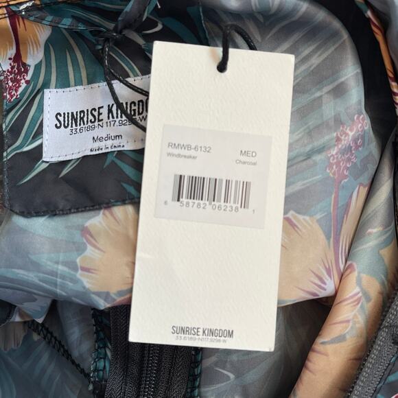 Sunrise Kingdom Lightweight Waterproof Tropical Print Windbreaker Size Med NWT - Picture 4 of 7